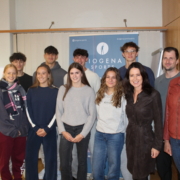 Judtih Draxler-Hutter, Dominik Talir (LSA) und Niki Kliment (v. re.) mit dem achtköpfigen Project Team