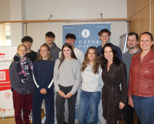 Judtih Draxler-Hutter, Dominik Talir (LSA) und Niki Kliment (v. re.) mit dem achtköpfigen Project Team